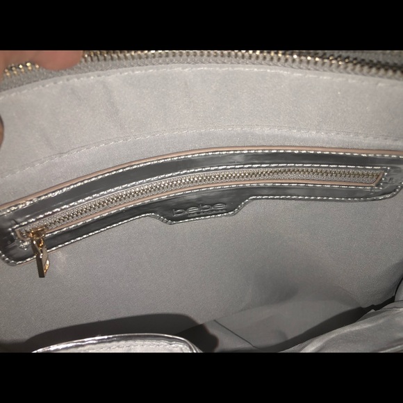 💎New Stunning Metallic BEBE totes 💎 - Picture 7 of 8